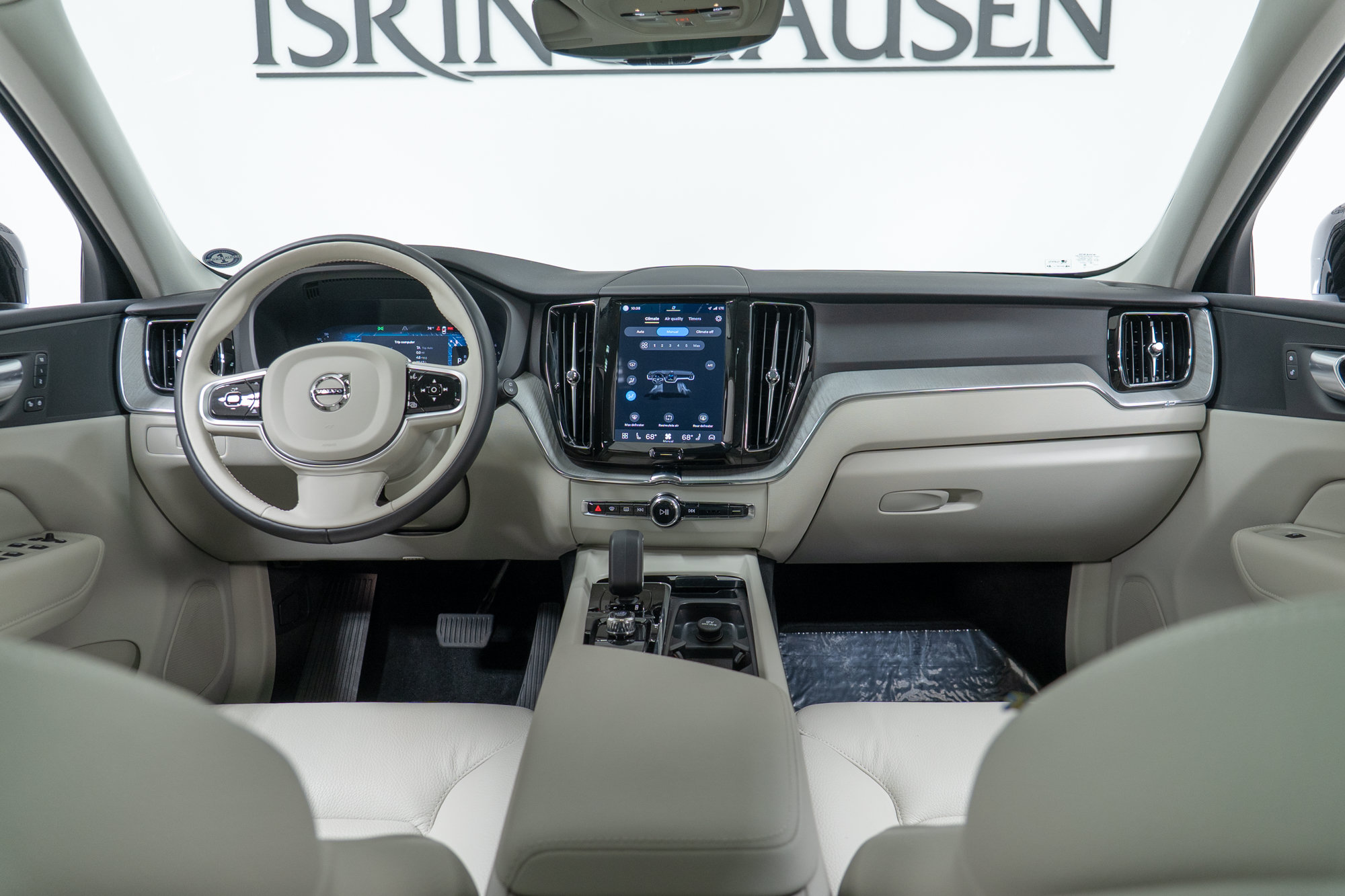 Certified 2025 Volvo XC60 B5 Plus AWD/4WD image 15