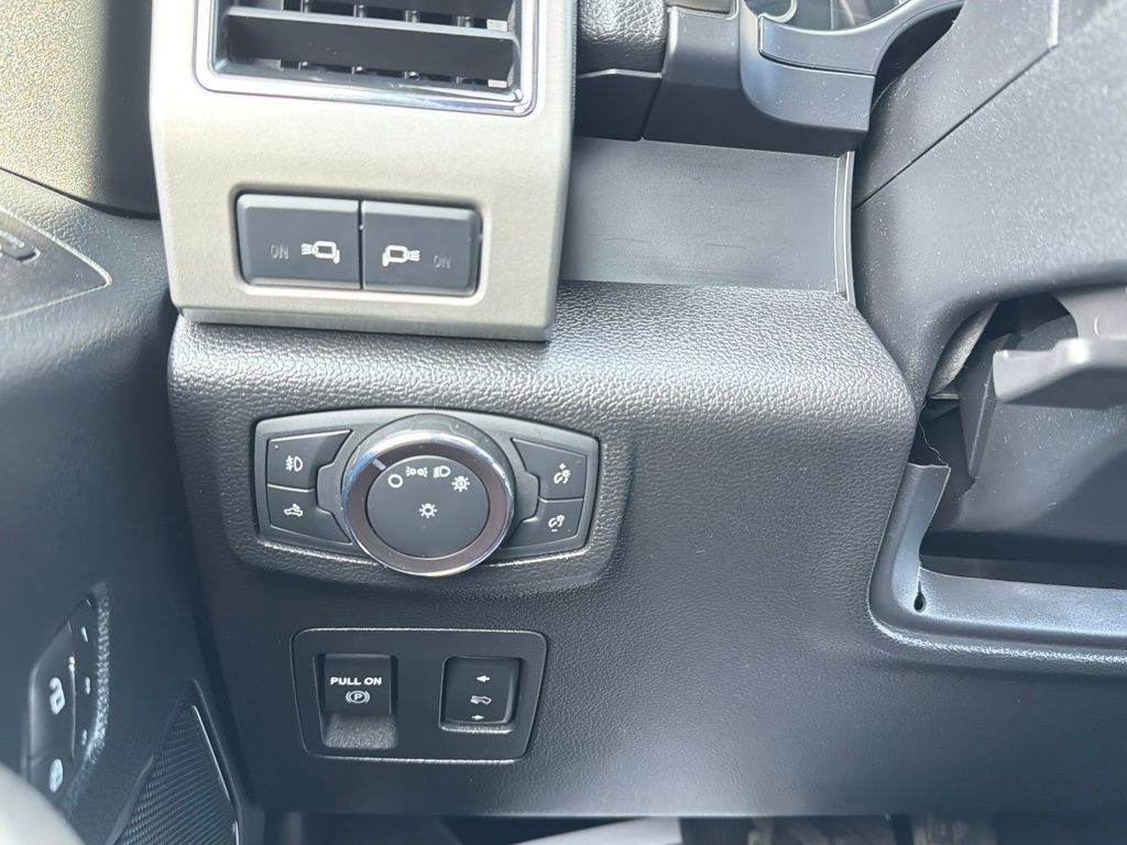 Used 2019 Ford F150 Lariat w/ Equipment Group 501A Mid image 23