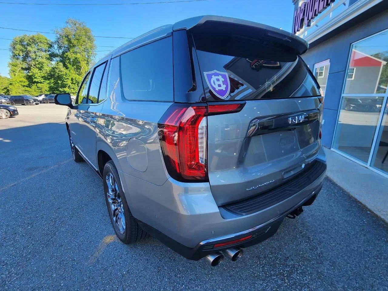 Used 2023 GMC Yukon Denali Ultimate AWD/4WD image 8