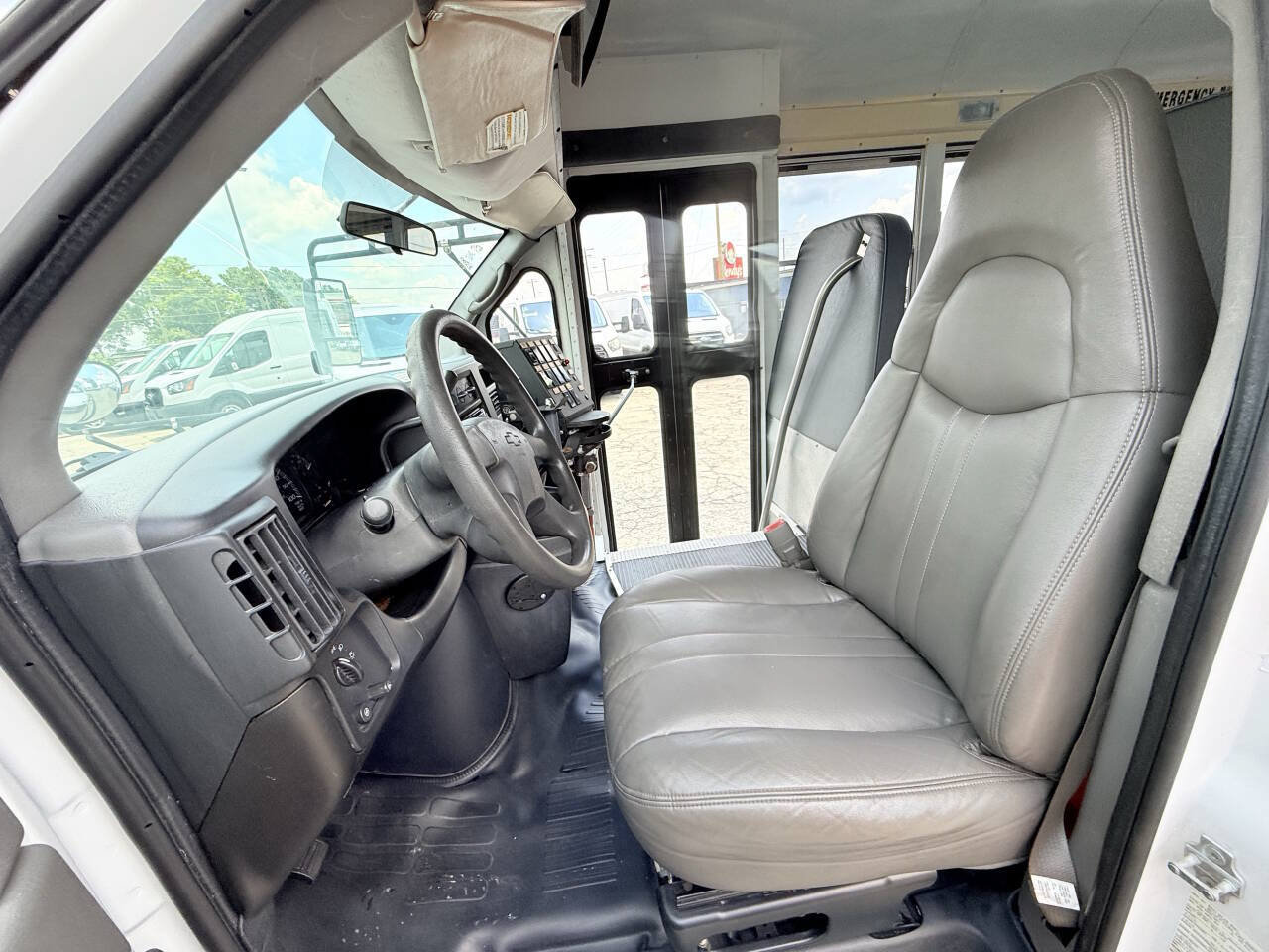 Used 2005 Chevrolet Express 3500 w/ School Bus Package RWD image 8