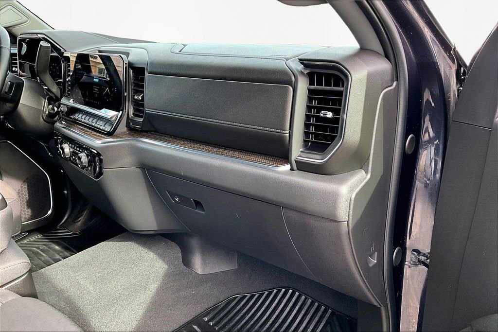Used 2024 Chevrolet Silverado 1500 LT image 17