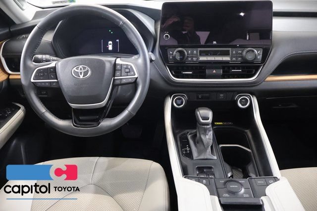 Certified 2025 Toyota Grand Highlander AWD image 16
