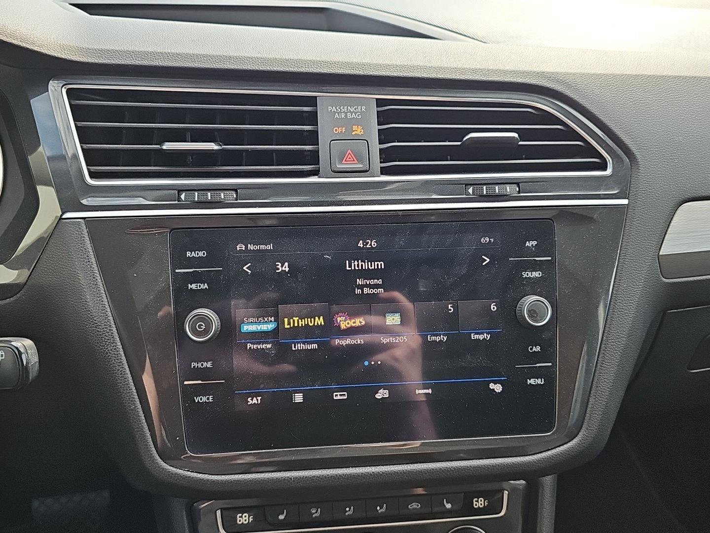 Used 2019 Volkswagen Tiguan SE w/ Panoramic Sunroof Package image 10