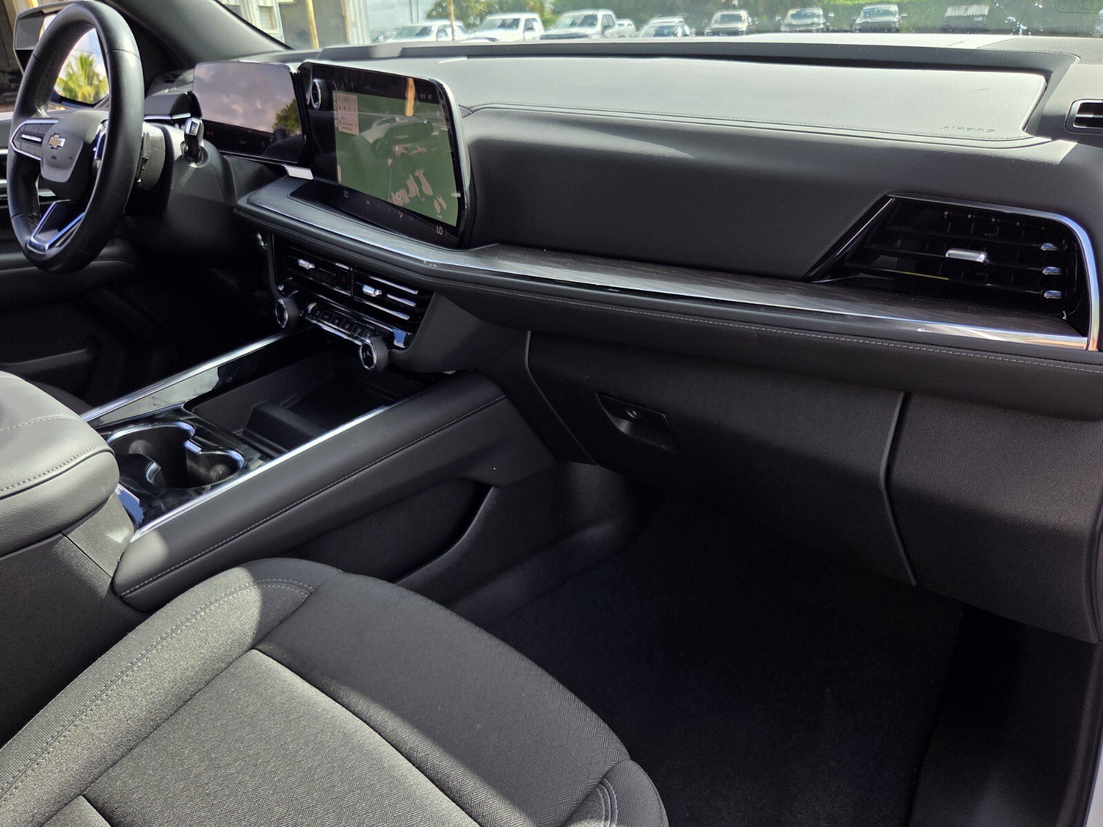 Certified 2025 Chevrolet Suburban LS RWD image 17