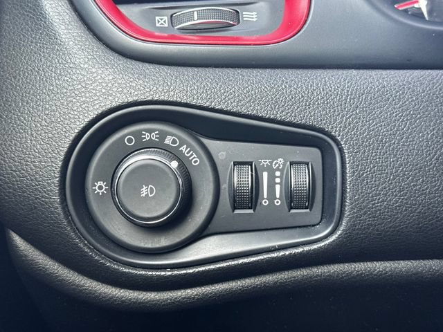 Certified 2023 Jeep Renegade Trailhawk AWD/4WD image 23