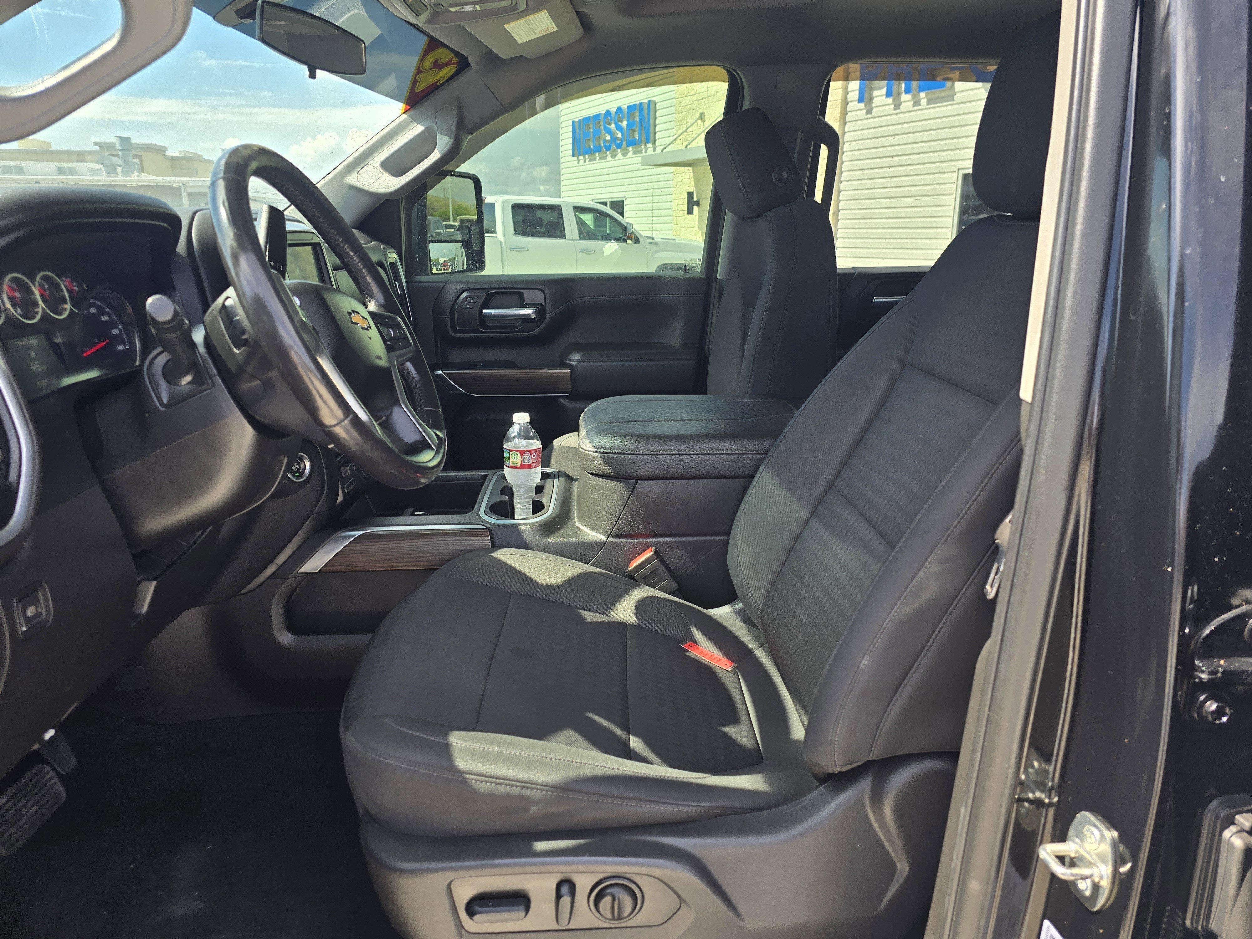 Used 2023 Chevrolet Silverado 2500 LT image 9