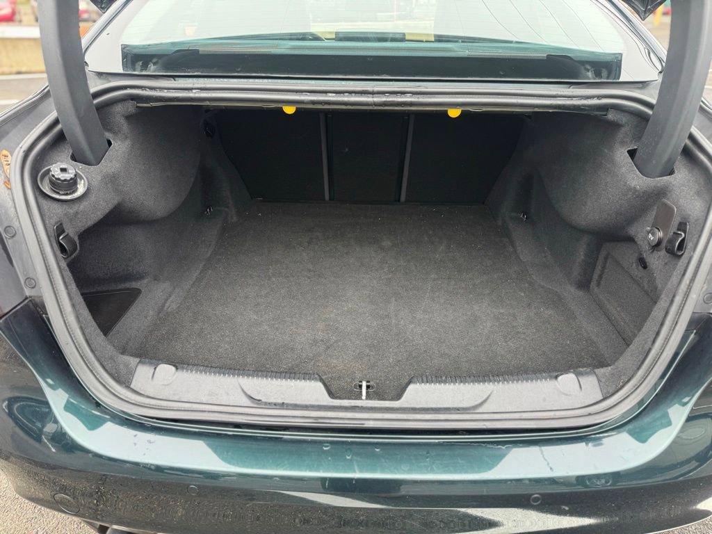 Used 2017 Jaguar XE Premium image 23