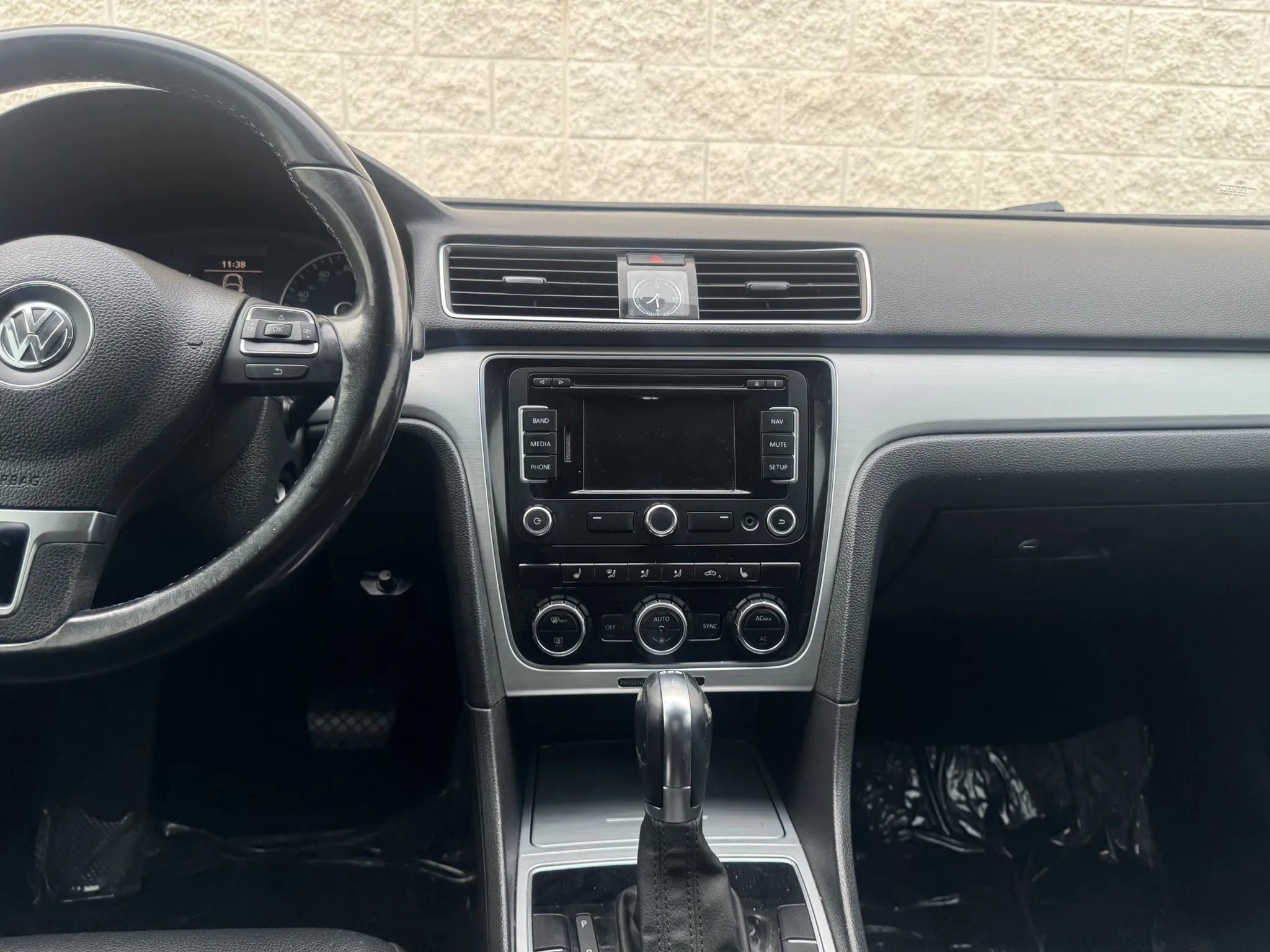 Used 2012 Volkswagen Passat TDI SE image 22