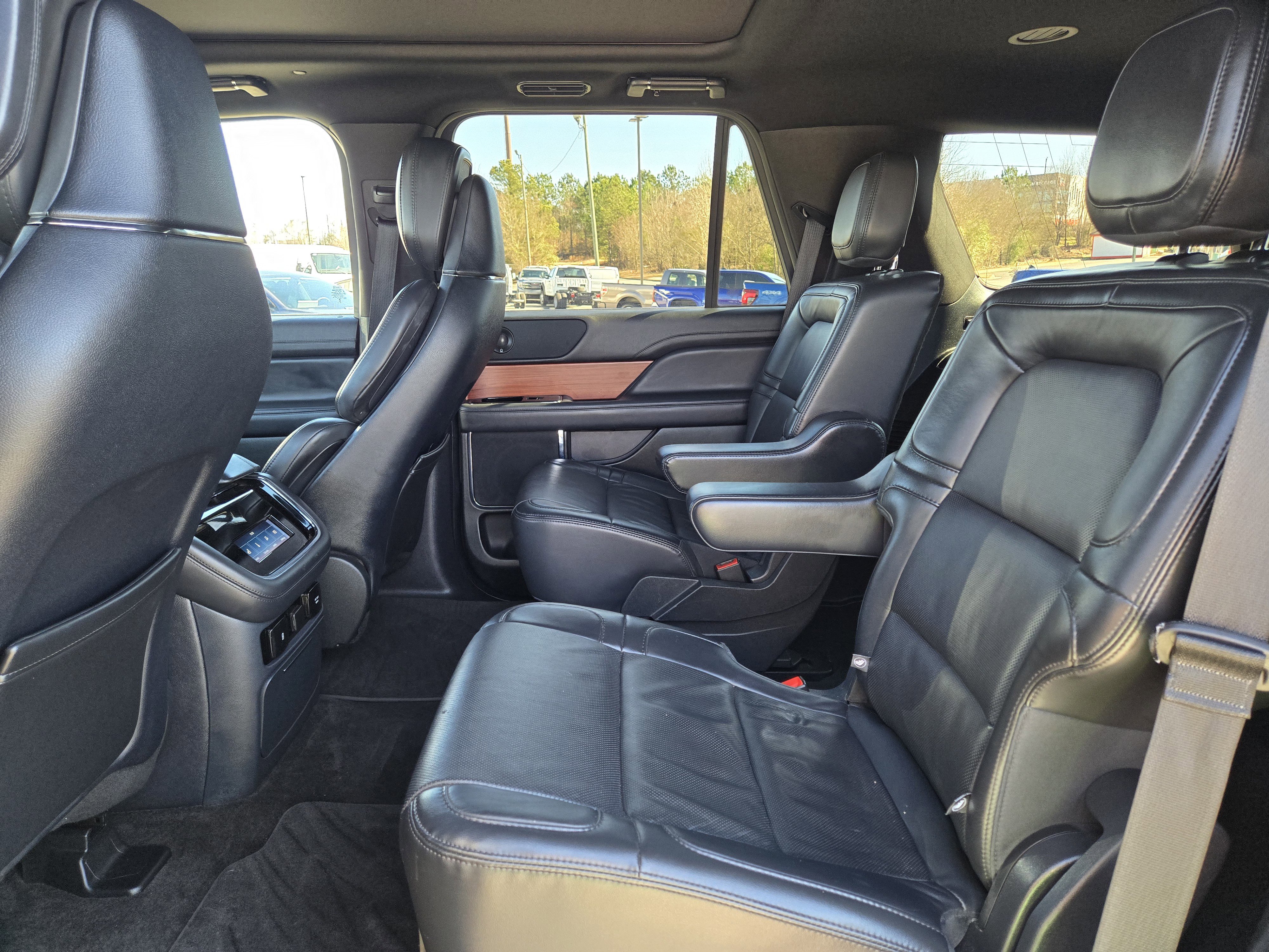 Used 2024 Lincoln Navigator Reserve image 15