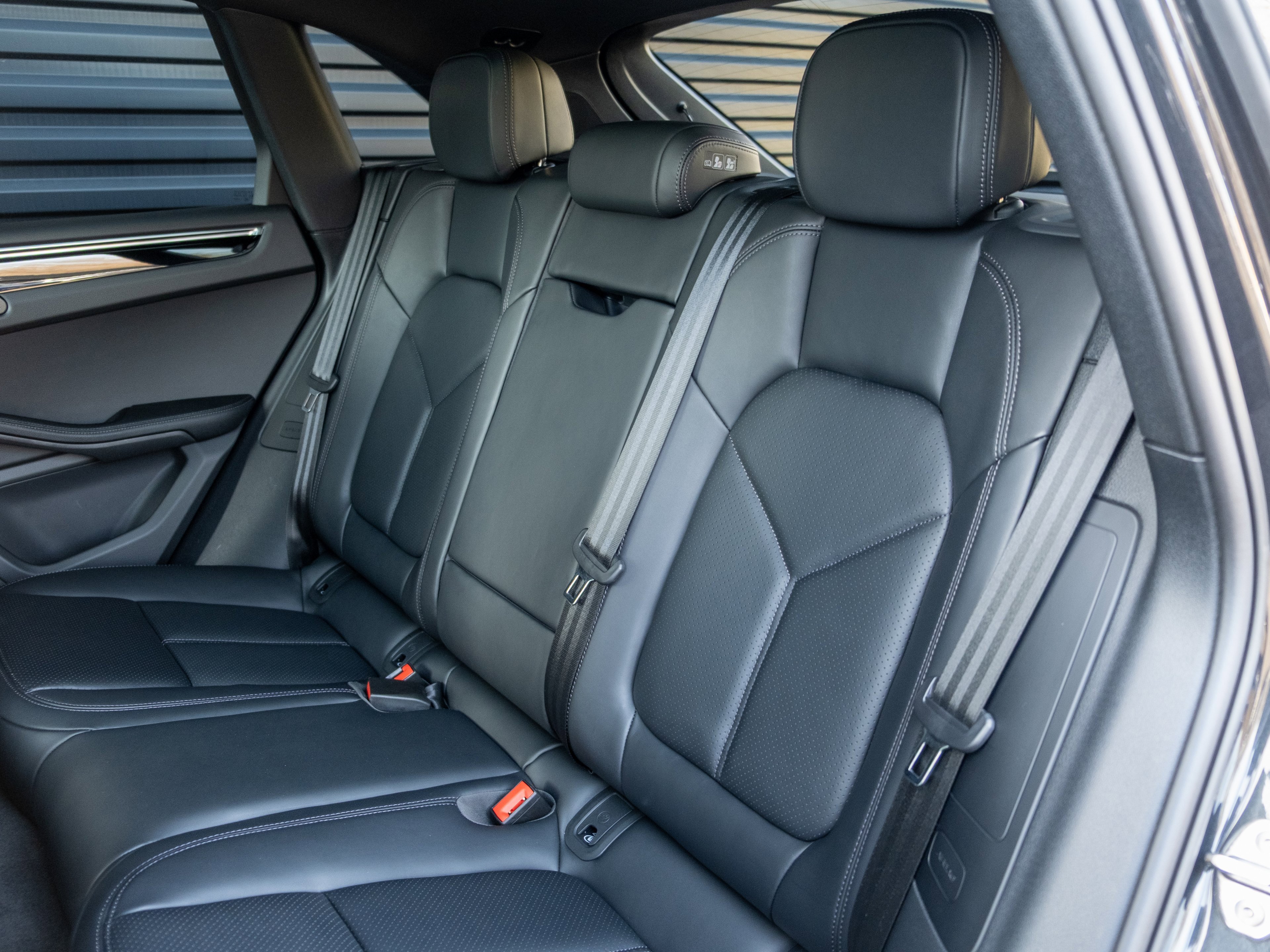 Certified 2025 Porsche Macan image 31