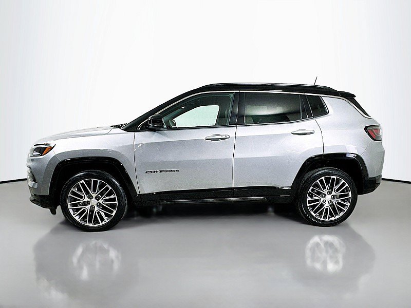 Used 2023 Jeep Compass Limited w/ Elite Group AWD/4WD image 4