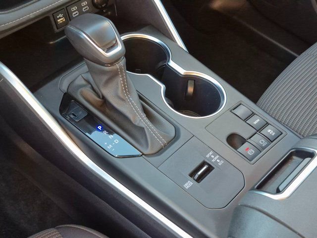 Used 2024 Toyota Highlander LE image 12