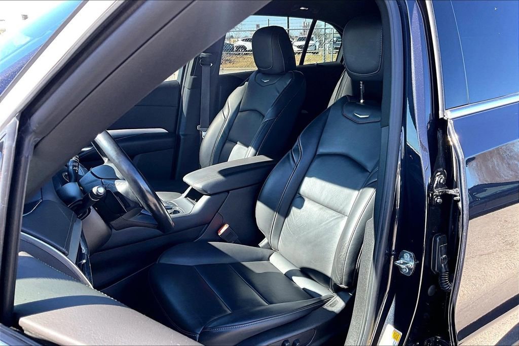Used 2023 Cadillac XT4 Premium Luxury image 36