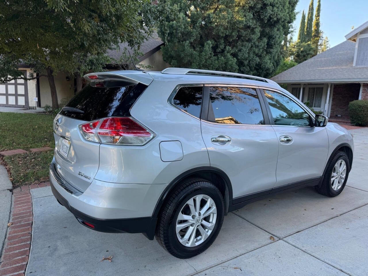 Used 2015 Nissan Rogue SV image 5