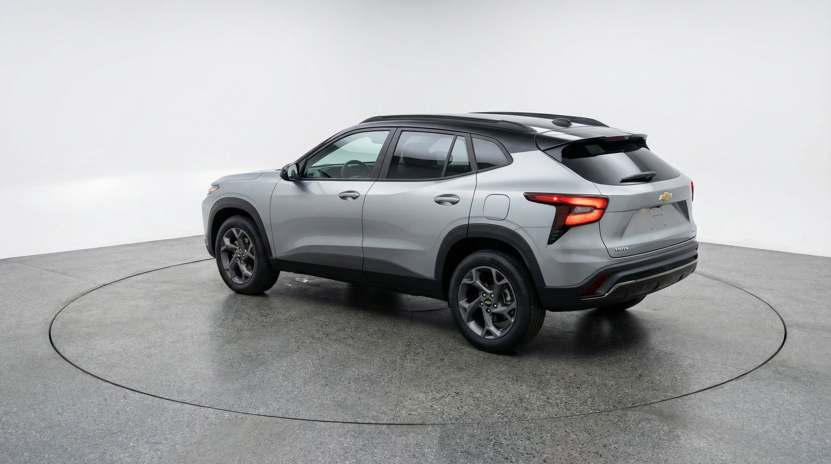 Used 2025 Chevrolet Trax LT w/ LT Convenience Package image 6