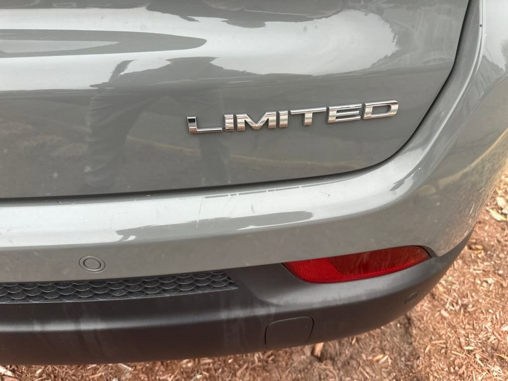 Used 2024 Jeep Compass Limited image 18