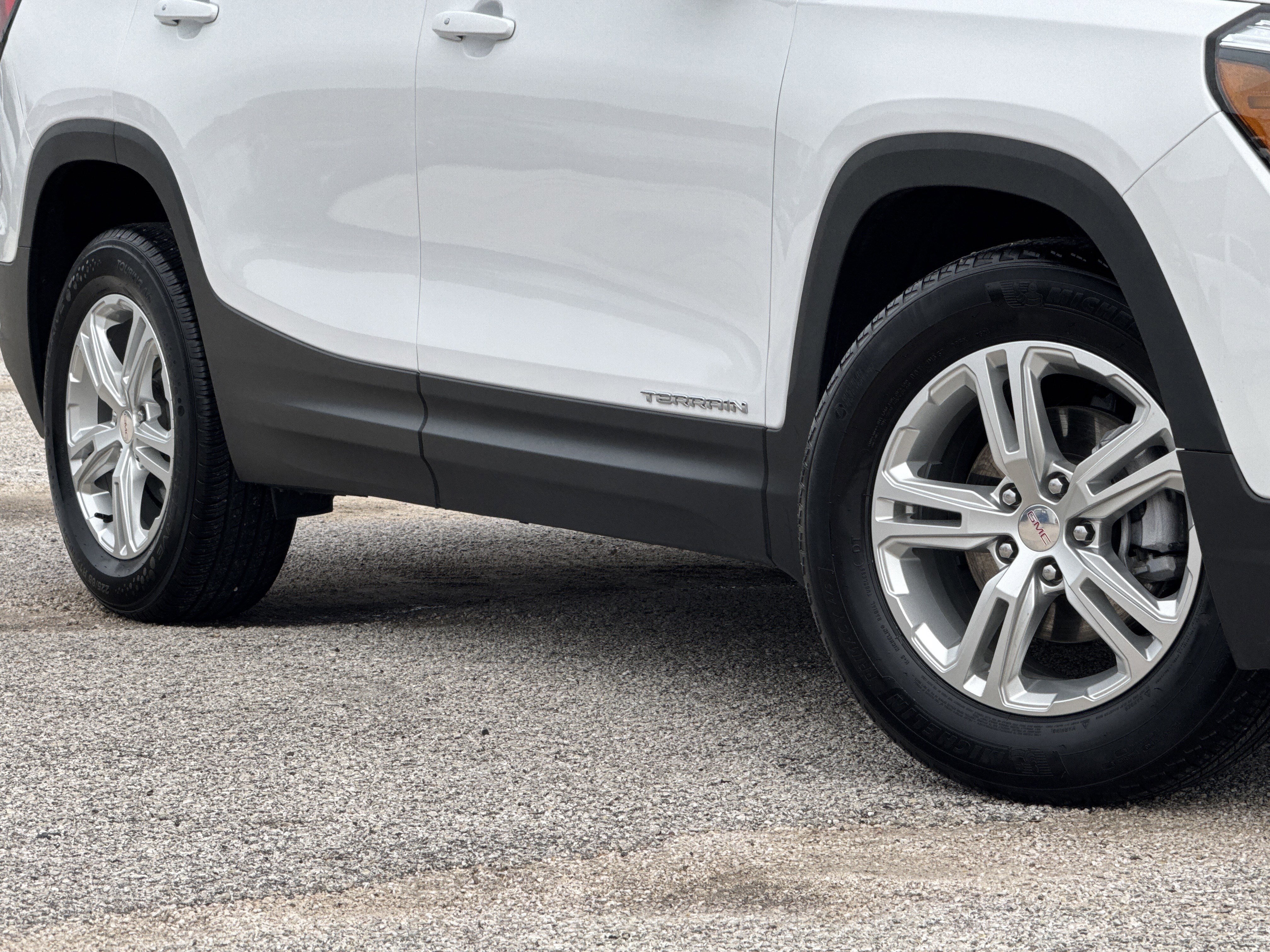 Used 2024 GMC Terrain SLE image 6