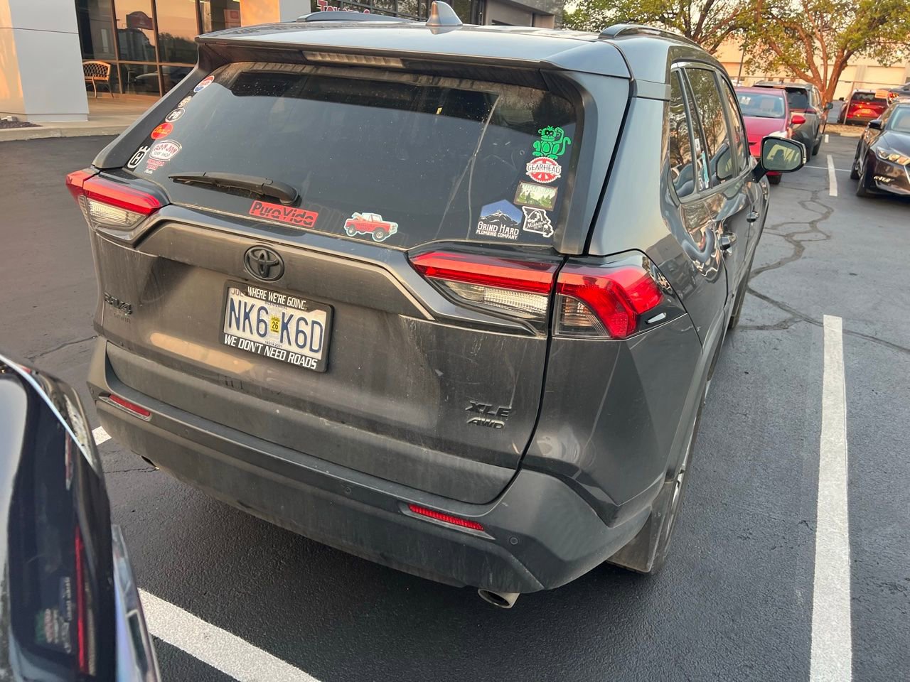 Used 2019 Toyota RAV4 XLE Premium image 2