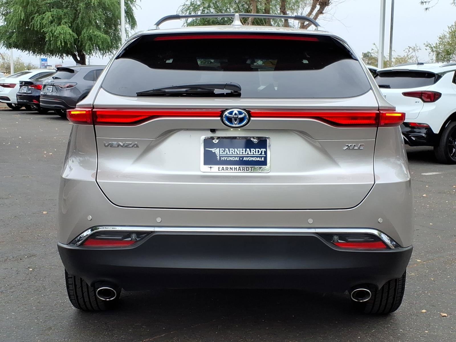 Used 2024 Toyota Venza XLE AWD/4WD image 4