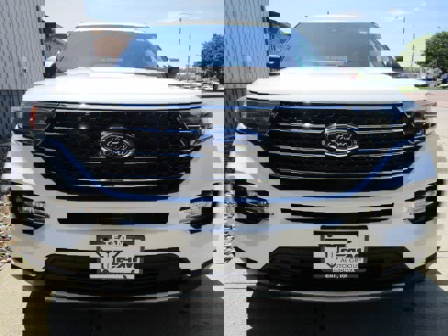 Used 2020 Ford Explorer XLT w/ Equipment Group 202A image 2