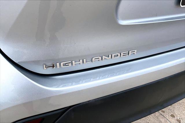 Certified 2024 Toyota Highlander LE FWD image 30