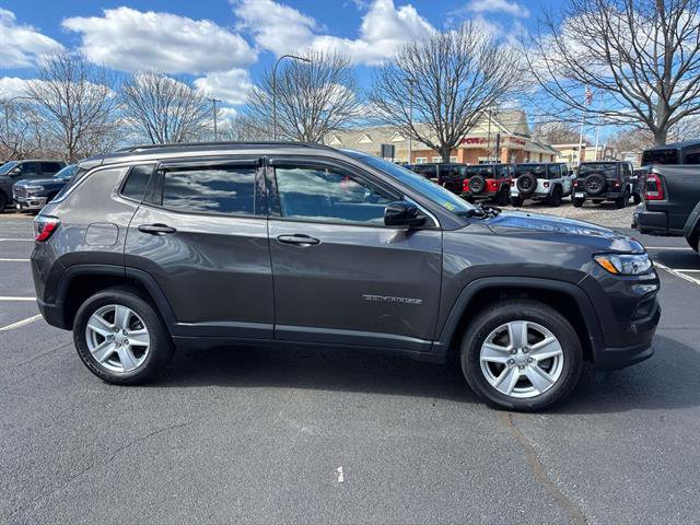 Used 2022 Jeep Compass Latitude w/ Sun and Sound Group image 2
