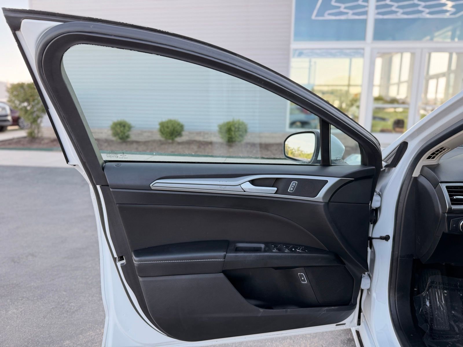 Used 2019 Ford Fusion SE image 11