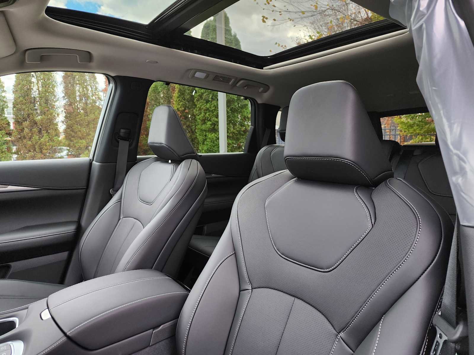 Used 2026 INFINITI QX60 Luxe w/ Cargo Package image 5