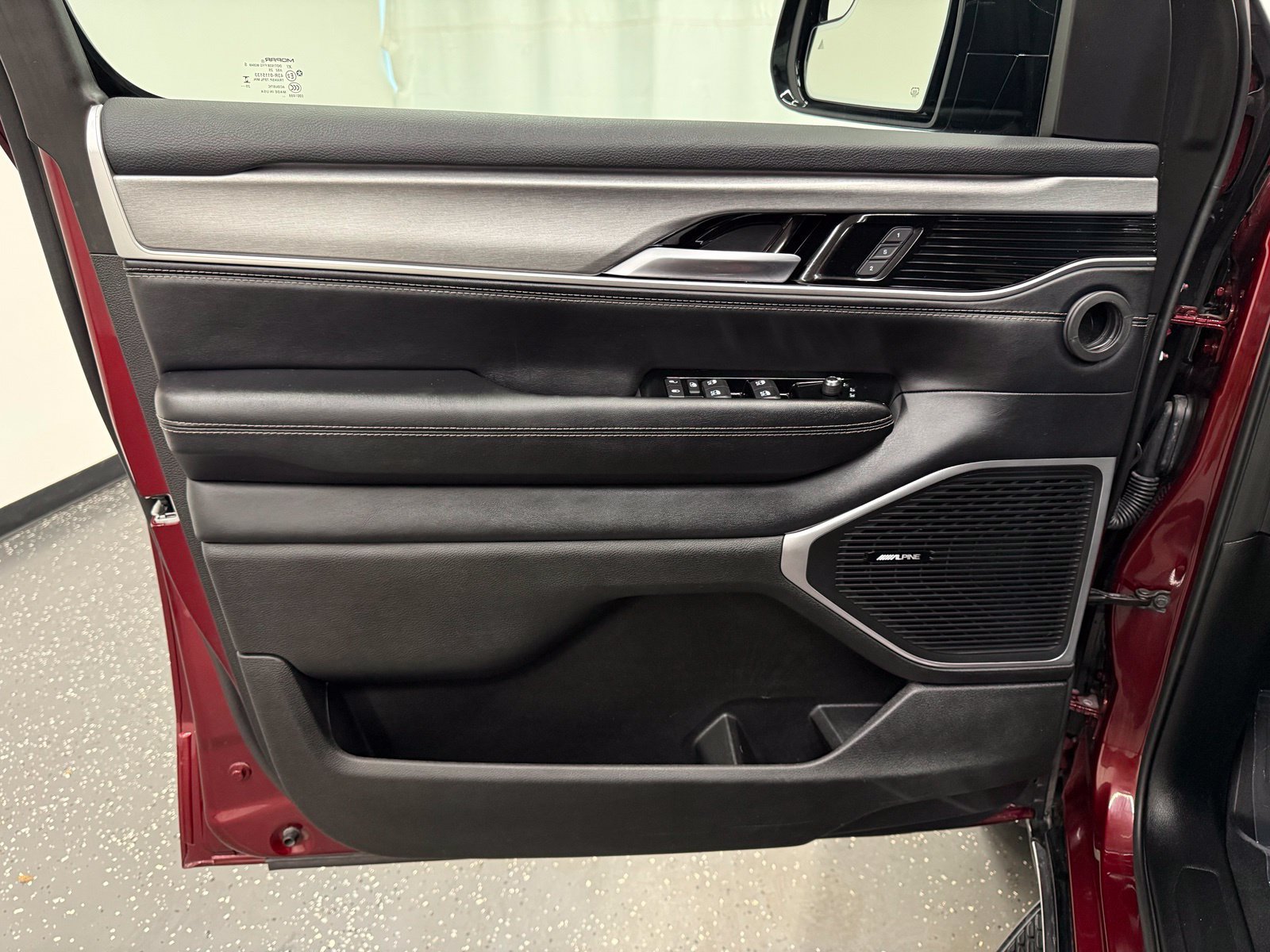 Used 2025 Jeep Wagoneer Series II AWD/4WD image 9