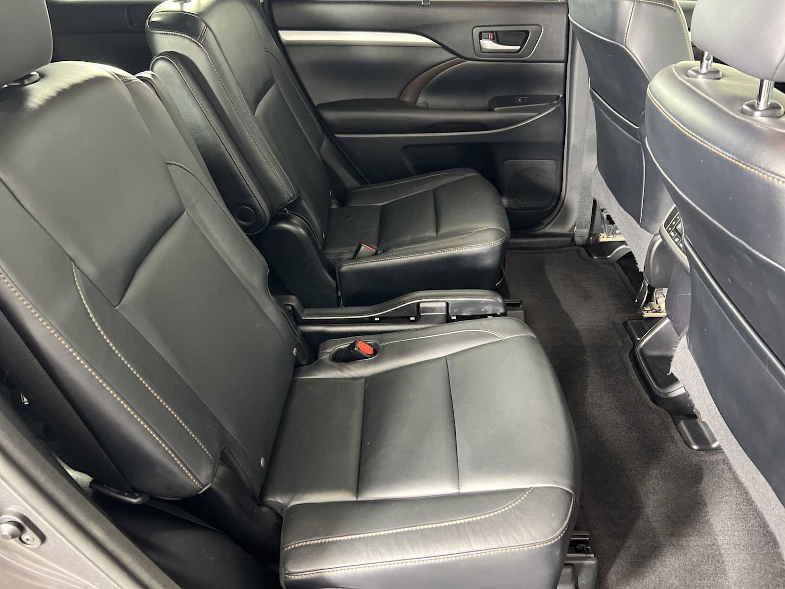 Used 2015 Toyota Highlander XLE FWD image 17