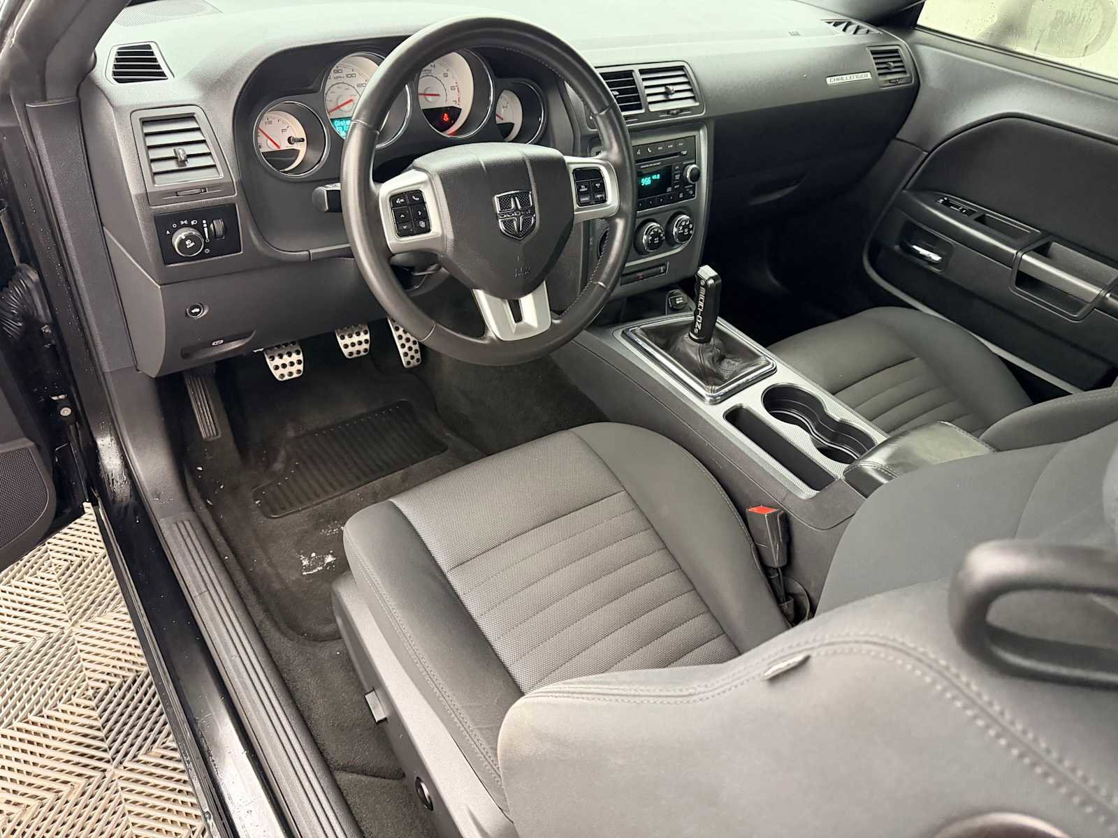 Used 2013 Dodge Challenger R/T image 2