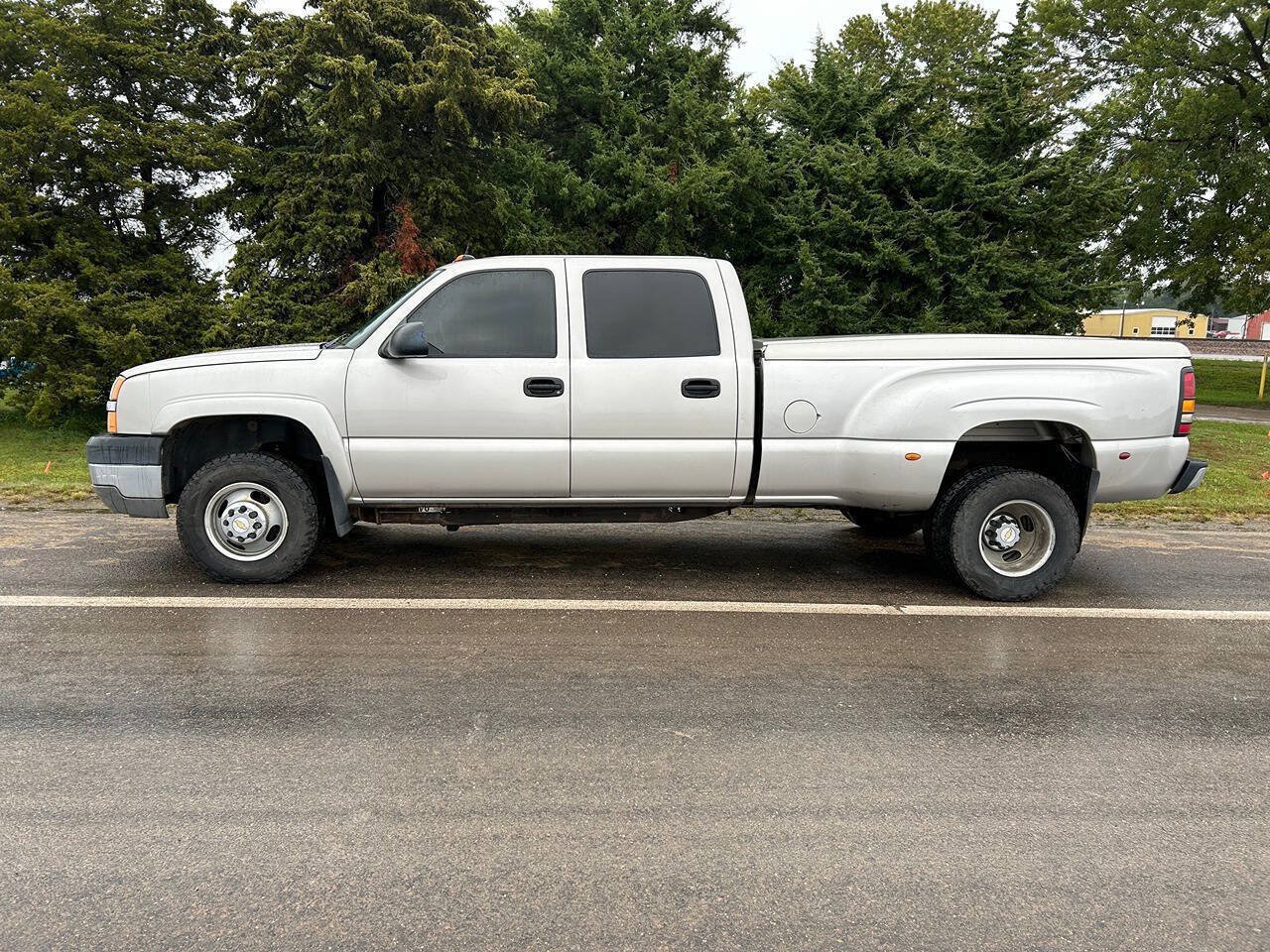 Used 2004 Chevrolet Silverado 3500 4x4 Crew Cab w/ Heavy-Duty Power Package image 13