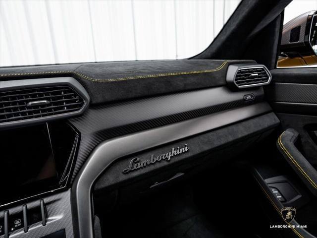 Used 2024 Lamborghini Urus Performante AWD/4WD image 42