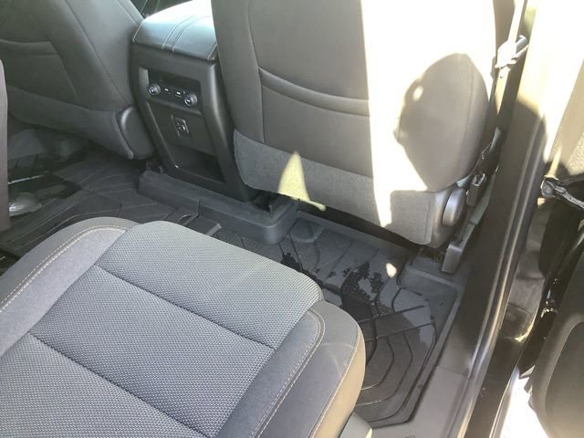 Used 2021 Chevrolet Traverse LT image 25