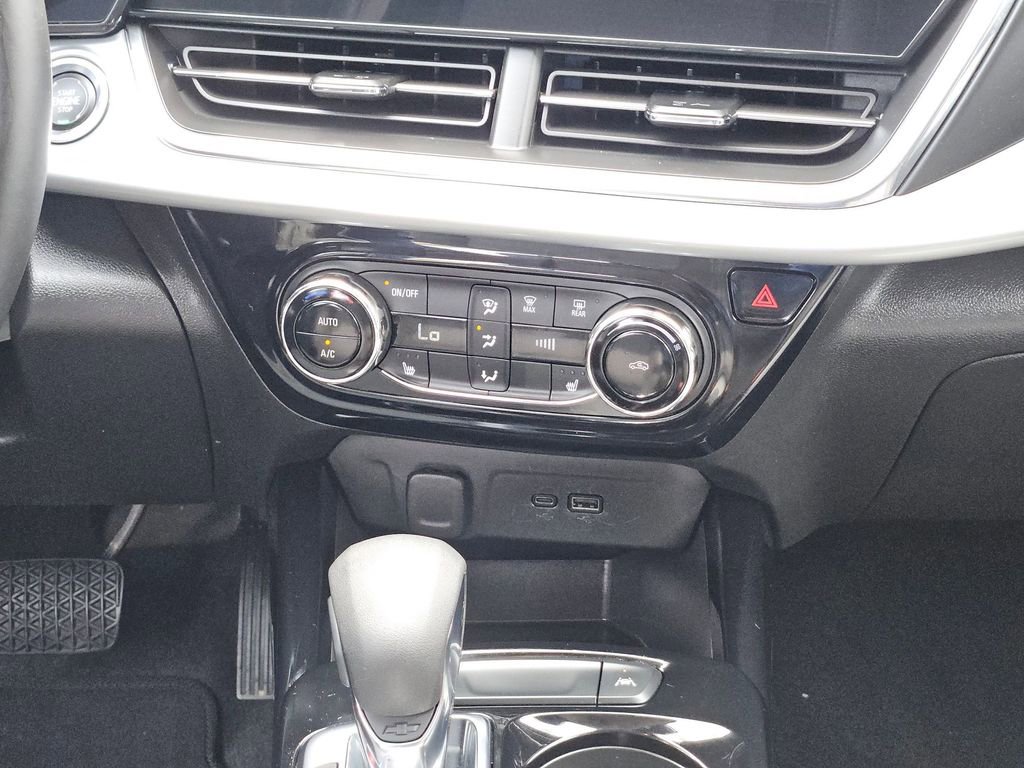 Used 2025 Chevrolet Trax LT w/ LT Convenience Package FWD image 22