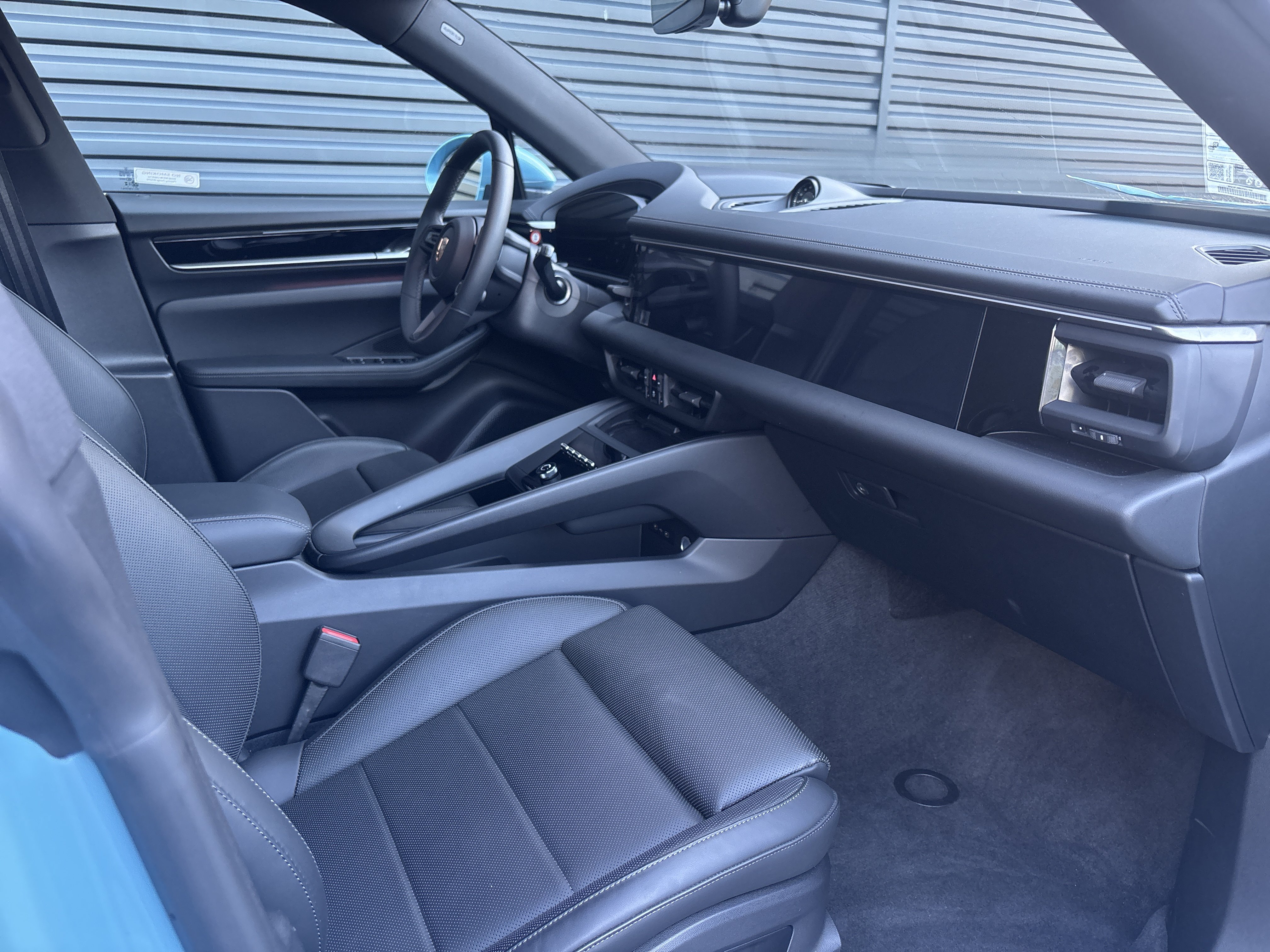 New 2025 Porsche Macan 4S Electric AWD/4WD image 22