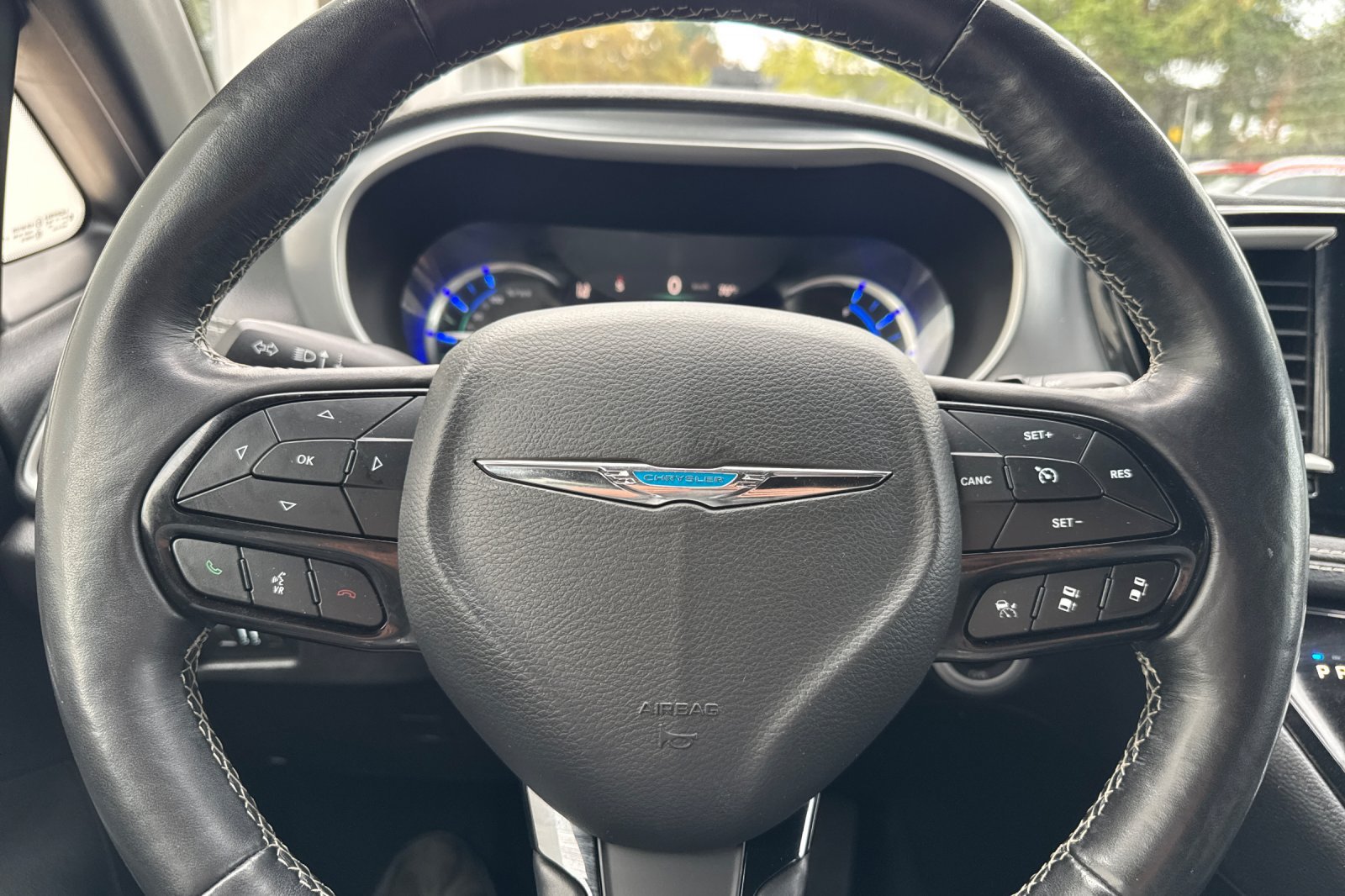 Used 2021 Chrysler Pacifica Touring-L w/ Uconnect Theater Family Group FWD image 25