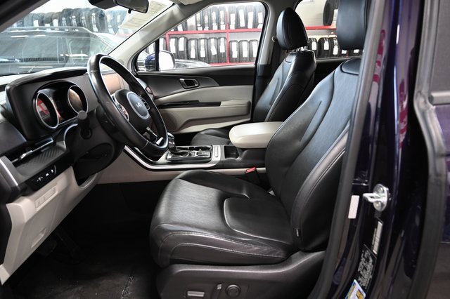 Used 2022 Kia Carnival LX image 10