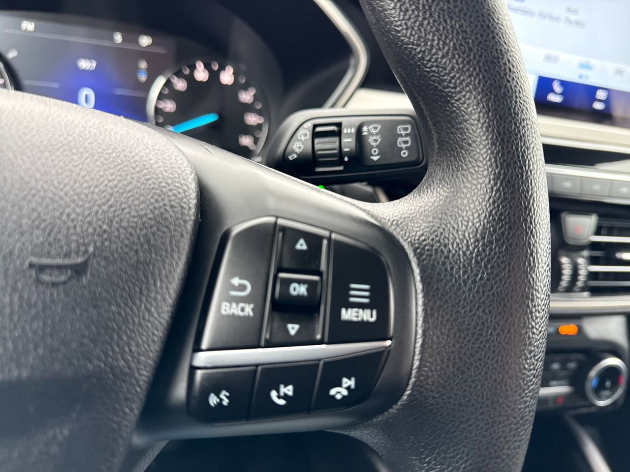 Used 2022 Ford Escape SE image 28