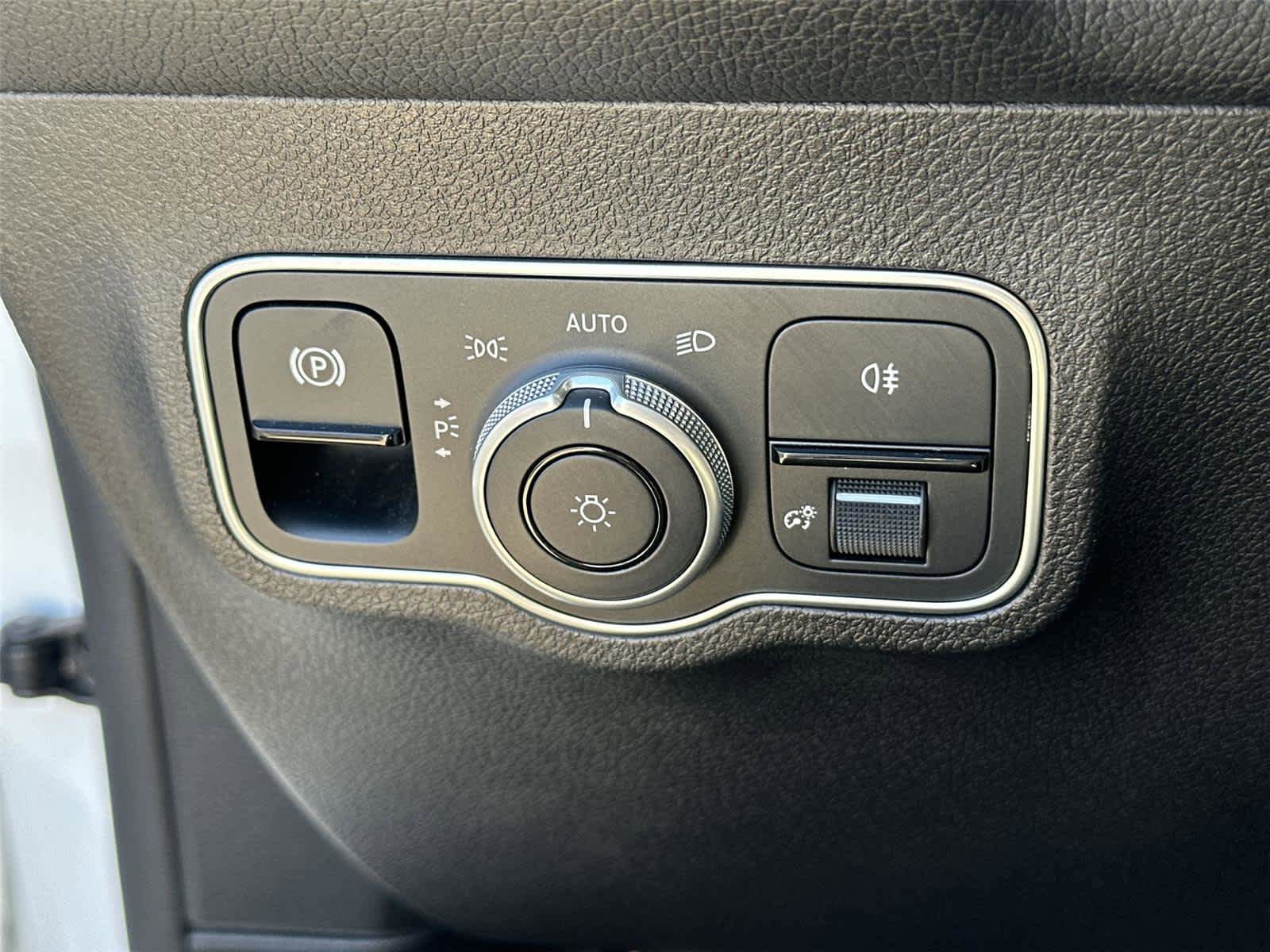 Used 2023 Mercedes-Benz EQB 250+ w/ Exclusive Package image 41