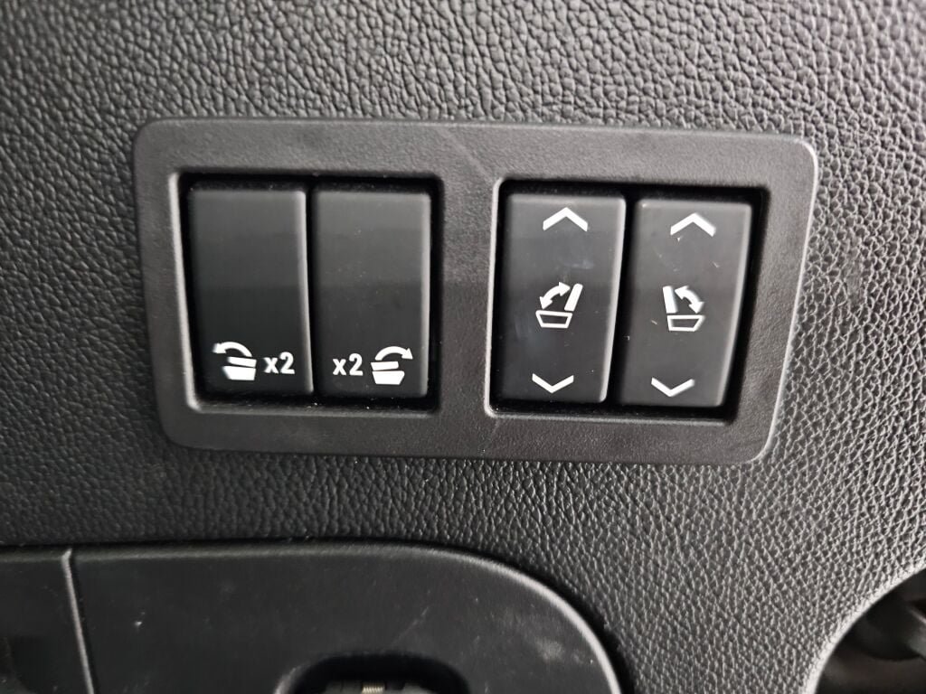Used 2019 Cadillac Escalade Luxury AWD/4WD image 18