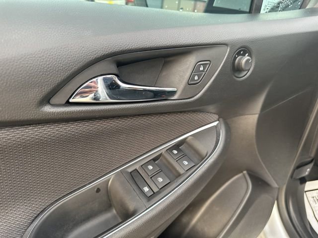 Used 2018 Chevrolet Cruze LT w/ Convenience Package image 10