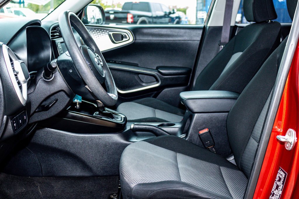 Used 2020 Kia Soul LX image 23