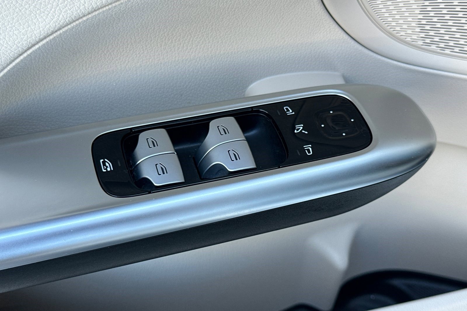 Used 2023 Mercedes-Benz C 300 Sedan image 13