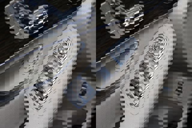 Used 2018 Mercedes-Benz GLC 300 Luxury w/ Multimedia Package image 8