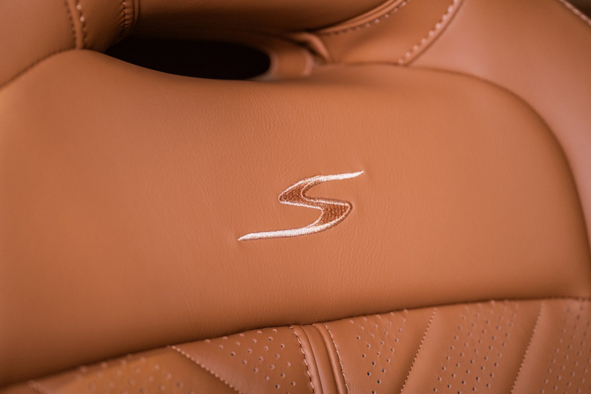 New 2026 Aston Martin V8 Vantage S RWD image 34
