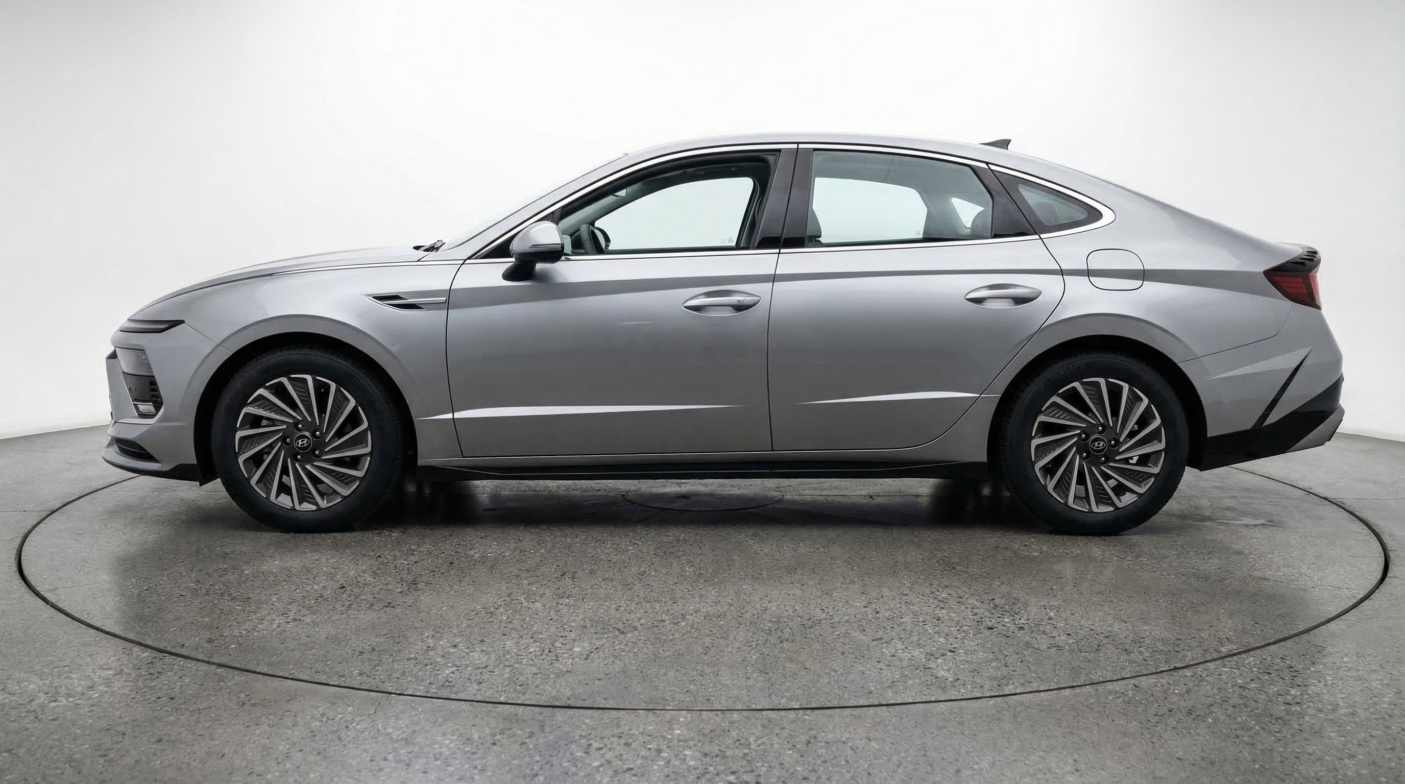 Used 2025 Hyundai Sonata SEL FWD image 5
