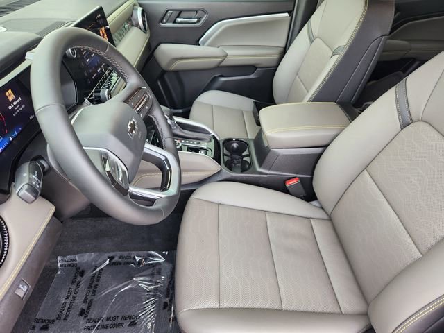 Used 2026 Chevrolet Colorado ZR2 w/ Technology Package AWD/4WD image 3