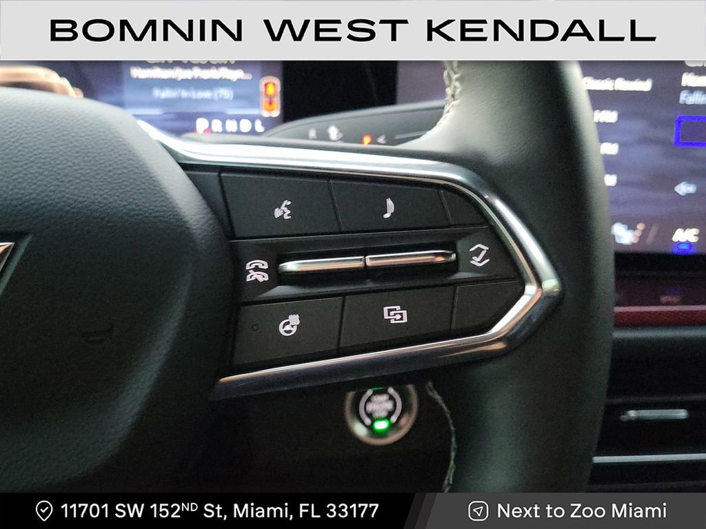 Used 2025 Chevrolet Traverse Z71 w/ Enhanced Driving Package image 19