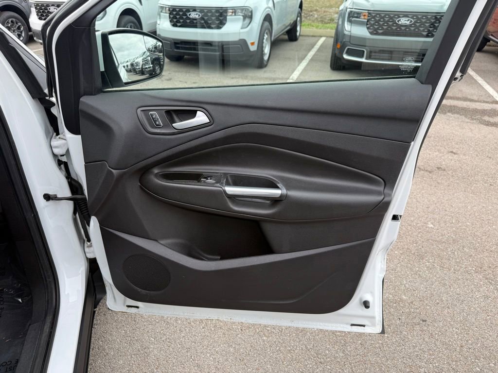 Used 2016 Ford Escape SE w/ Equipment Group 201A image 16